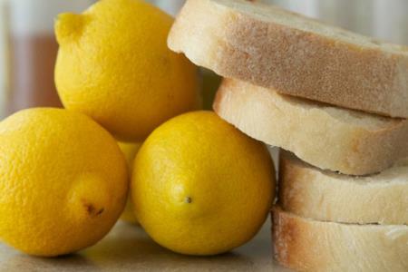 Presenečeni boste, kaj lahko pozdravite z limono in kruhom
